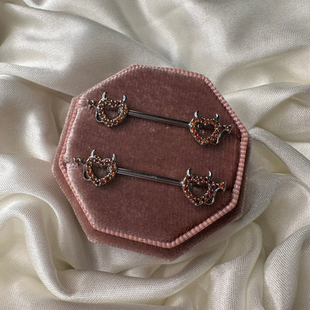 Devils Heart Nippelpiercing