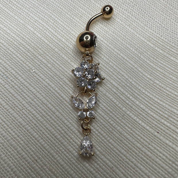 Alaia Bauchnabelpiercing